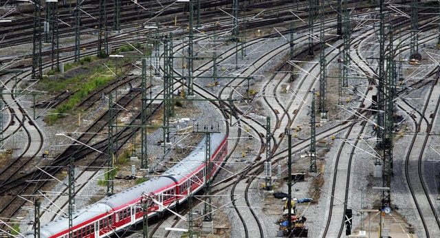 Das Gleisvorfeld des heutigen Stuttgar...n der Bahn fr den neuen Tiefbahnhof.   | Foto: dap