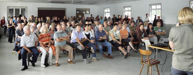 Mehr als 100 Brger kamen zum Infoaben...en die geplante Biogasanlage in Wyhl.   | Foto: Haberer