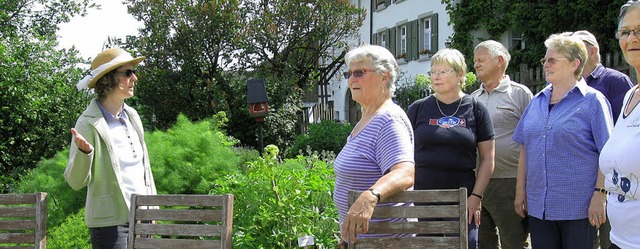 Der Krutergarten von Barbara Suter in...war fr die TuS--60-Gruppe spannend.   | Foto: Privat