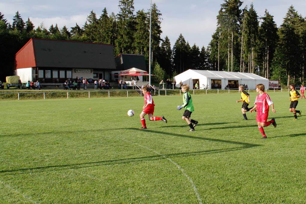 D-Jugendspiel: Zum Auftakt der Mettenberger Sporttage spielte die Spielgemeinschaft VfB Mettenberg/Grafenhausen gegen den FC Birkendorf. Die Gste konnten das Spiel klar mit 13:0 Toren gewinnen.
