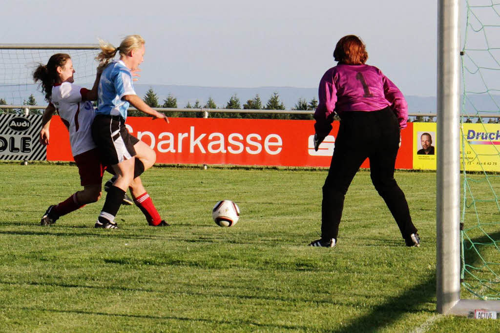Damenfuball: VfB Mettenberg gegen FC Riedschingen. Das Spiel konnten die Heimmannschaft mit 5:1 Toren gewinnen