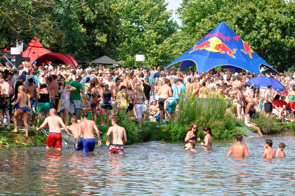 Bei der Sea of Love 2011 wurde nicht nur zur Musik gefeiert, sondern einfach auch so. Wild oder ganz entspannt.