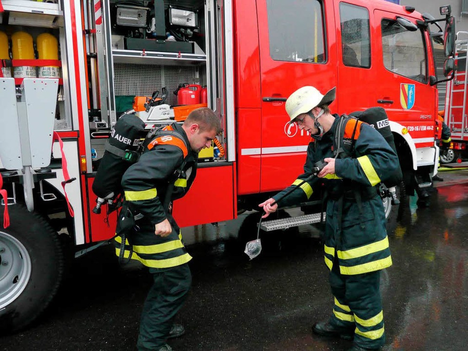Großeinsatz für die Feuerwehr in der M...Durch die Innenstadt weht Brandgeruch.  | Foto: Martin Wendel