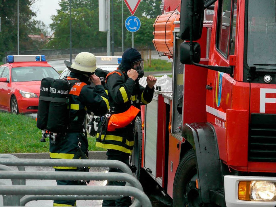Großeinsatz für die Feuerwehr in der M...Durch die Innenstadt weht Brandgeruch.  | Foto: Martin Wendel