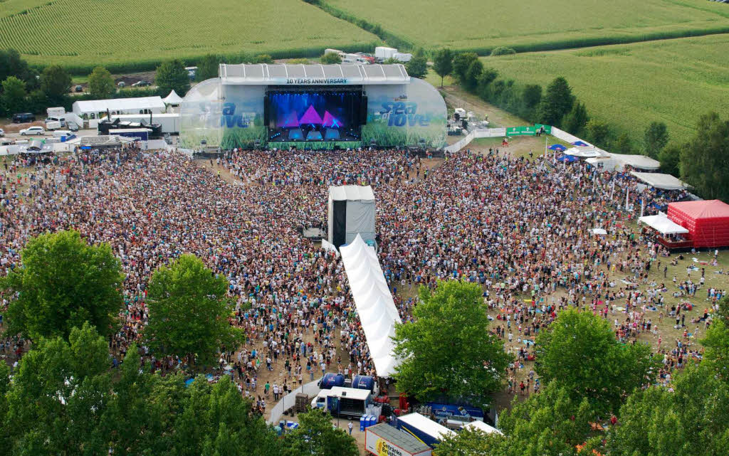 Massig Besucher, massig Zelte beim Sea of Love