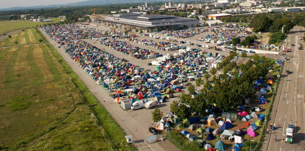 Massig Besucher, massig Zelte beim Sea of Love