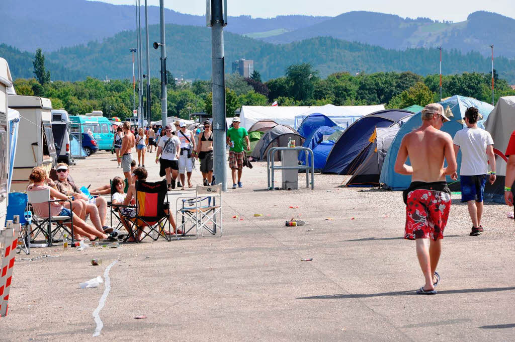 Massig Besucher, massig Zelte beim Sea of Love