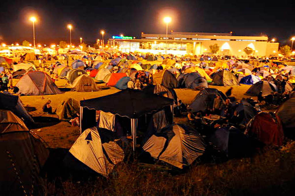 Massig Besucher, massig Zelte beim Sea of Love