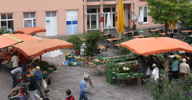 Markt auf dem Marktplatz: Den einen gefllt&#8217;s, den anderen nicht.   | Foto: Andreas Peikert