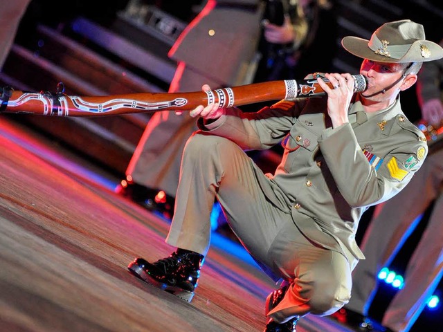 Die australischen Militrmusiker baut auch Didgeridoo-Klnge in ihre Show ein.  | Foto: Daniel Gramespacher