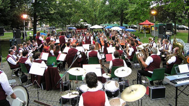 Zwischen alten Kastanien und Linden bo...ens ein abwechslungsreiches Programm.   | Foto: Ute Schler