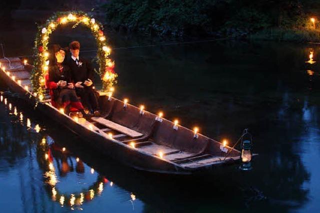 Weinnacht mit Lichterboot und Braut