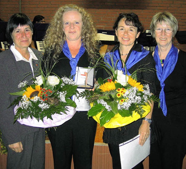 Ehrungen beim Akkordeonclub laufen (vo...  Hannelore  Klaus und Ingrid  Konrad   | Foto: Ingeborg Grziwa