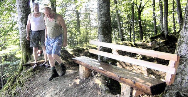 Mitglieder des Schwarzwaldvereins sorgten fr das Holzmbel.   | Foto: privat