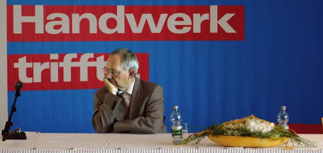 Nachdenklich: Finanzminister Wolfgang ...ble bei den Handwerkern in Offenburg.   | Foto: Ullmann