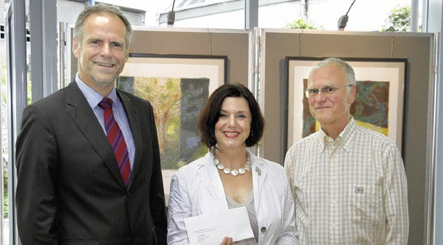 Vorstandsvorsitzender Reinhard Krumm ... Bilder von Eugenio Murillo zu sehen.   | Foto: Volksbank