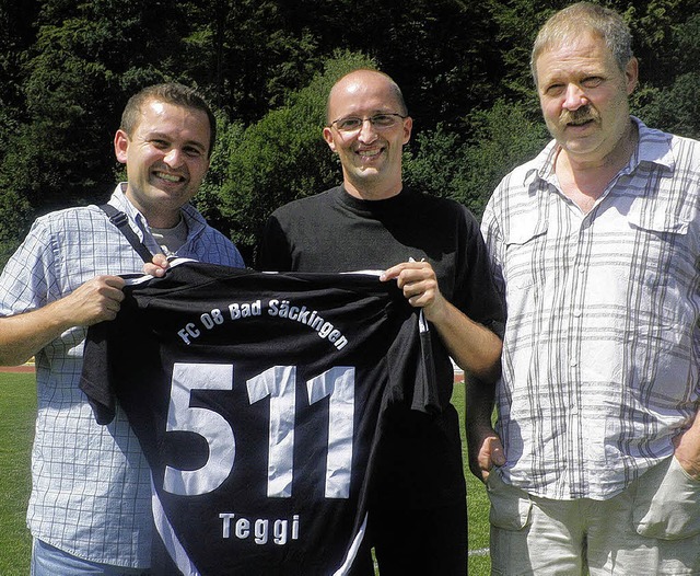 Christian Herr (links) und Werner Wund...ele im Trikot des FC08 Bad Sckingen.   | Foto: BZ