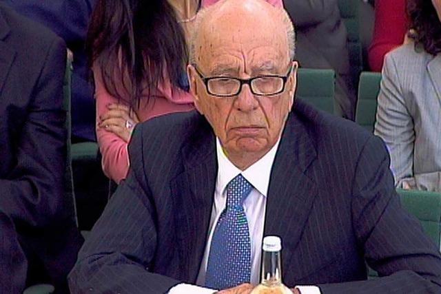 Murdoch-Anhrung: Knappe Entschuldigung und Handgemenge