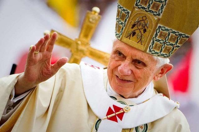 Papst Benedikt XVI. trifft in Freiburg Helmut Kohl