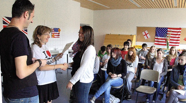 Lehrer Heiko Kist (links) und seine Ko...e Ergebnis an der Realschule erreicht.  | Foto: Sebastian Barthmes