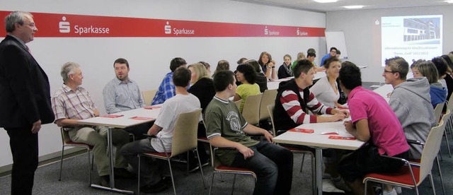 Arbeitskreis &quot;Schule-Sparkasse&qu...der Sparkassenhauptstelle in Bonndorf.  | Foto: BZ