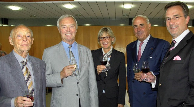 Brgermeister Engler dankt  Gundolf Fl...Thoma und   Hans Kalden (von rechts).   | Foto: Umiger