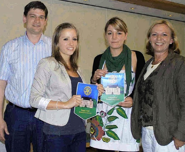Julia Kppeler (2. von links) und  Han...tert und Prsidentin Regina Folkerts.   | Foto: BZ