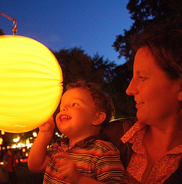 Vergngen fr Jung und Alt: das Lichterfest im Bad Krozinger Kurpark  | Foto: Markus Donner