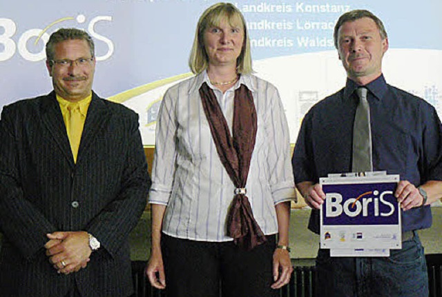 Alexander Urban, Anke Tatje und Arno Wagner (von links) bei der bergabe.   | Foto: BZ