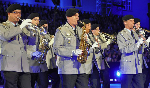 Saxophonist Siegfried Knig (Mitte)  m...en Kaserne stehen bis Samstag noch an.  | Foto: Daniel Gramespacher