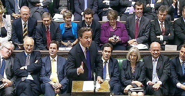 David Cameron steht im Parlament Rede und Antwort.   | Foto: DPA