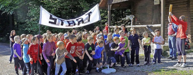 Auf die Pltze, fertig, los! Die Sulzer Grundschler starten zum Benefizlauf.   | Foto: Schule