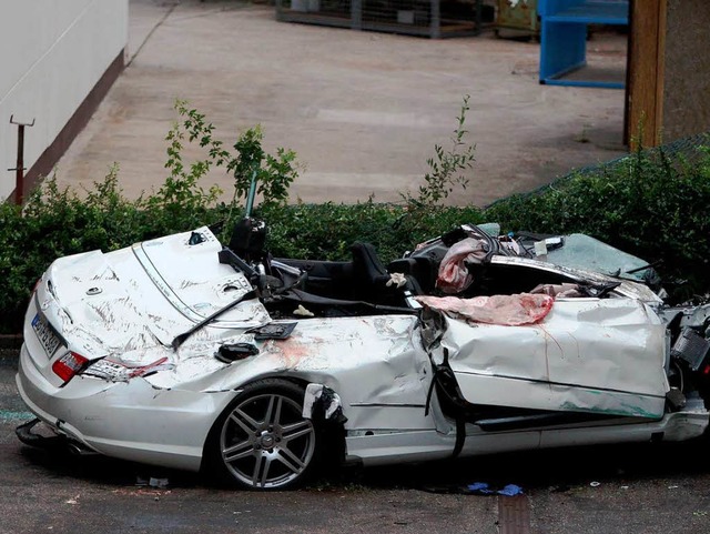 In diesem Sportwagen berlebte nur der Fahrer.  | Foto: dpa