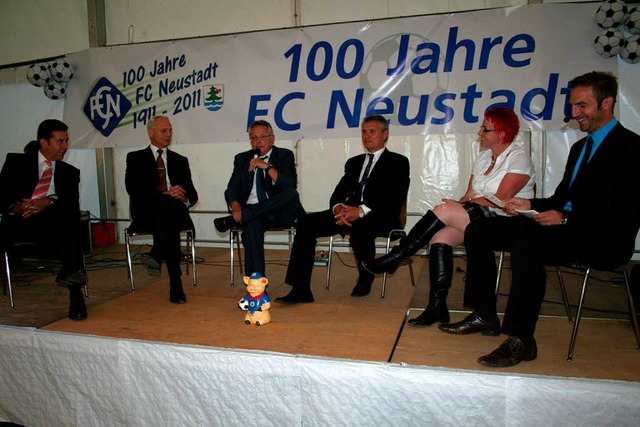 Ein munteres verbales &#8222;Doppelpas...nthal. Rechts Moderator Stefan Mayer.   | Foto: Dieter Maurer