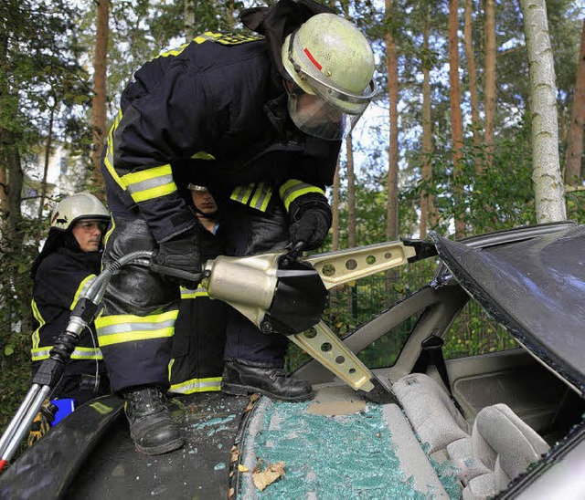 Nah dran an der Realitt: Verkehrsunfa...t wird bei   den Rescue Days geprobt.   | Foto: Weber-Hydraulik