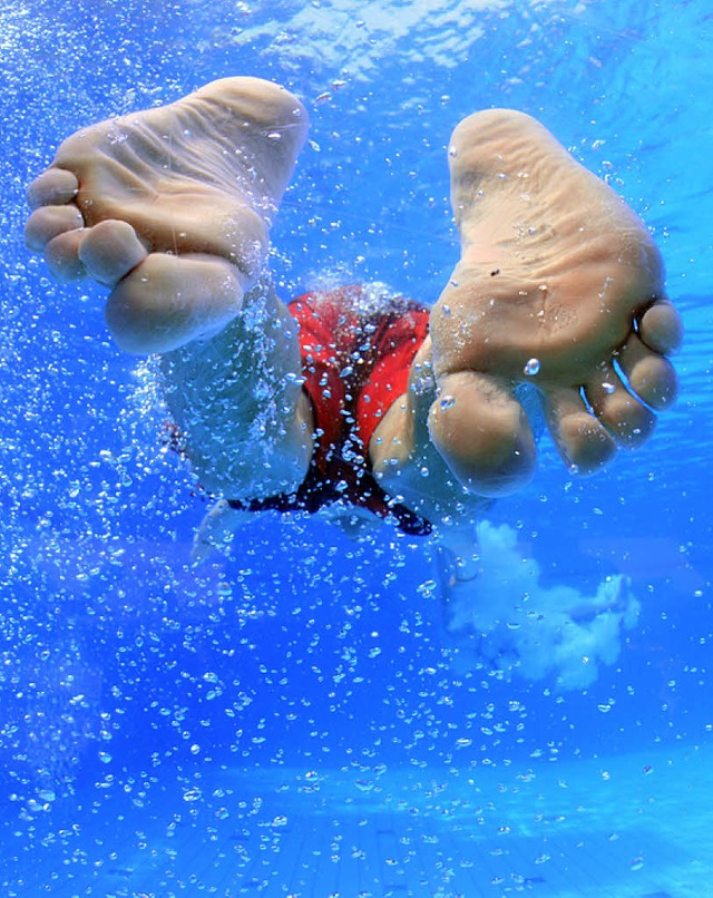 Bei den Wetterprognosen   hilft nur noch Abtauchen.  | Foto: DPA