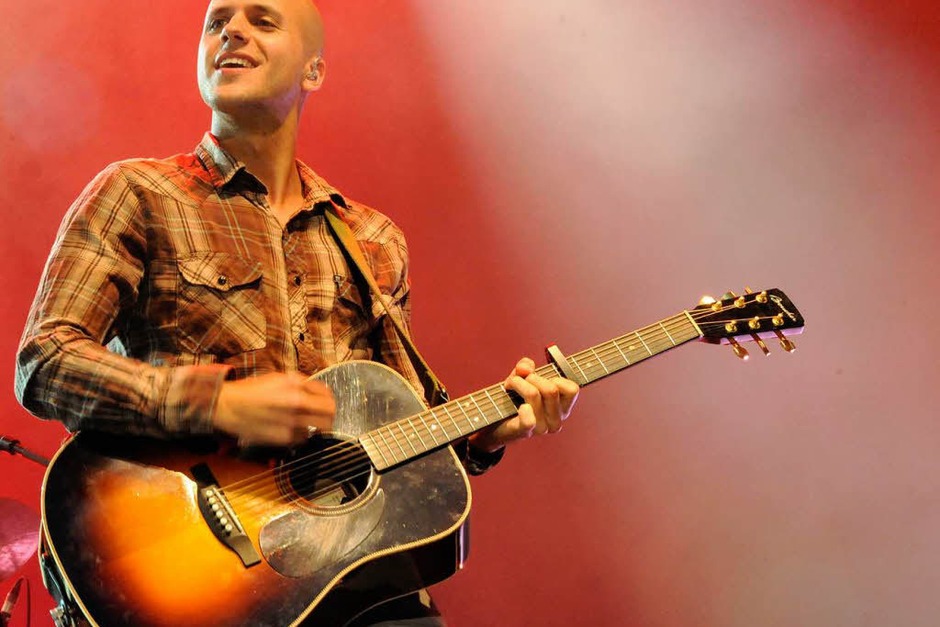 Fast wie der nette junge Mann von nebenan wirkt Milow, auch wenn er auf der Bühne steht (Foto: Markus Zimmermann) Fast wie der nette junge Mann von nebenan wirkt Milow, auch wenn er auf der Bühne steht (Foto: Markus Zimmermann)