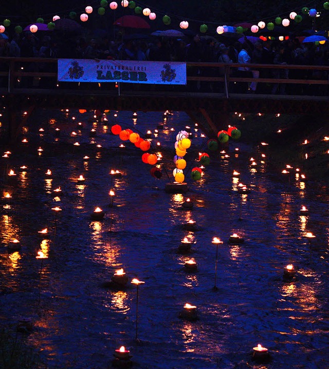 Ein Fluss wird zum Lichtermeer: der illuminierte Neumagen  | Foto: Huber