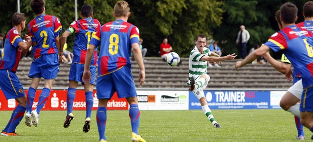 Celtic Glasgow (grn-weie Trikots) se...nale mit 1:0 gegen den FC Basel durch.  | Foto: Fotos: Faruk nver