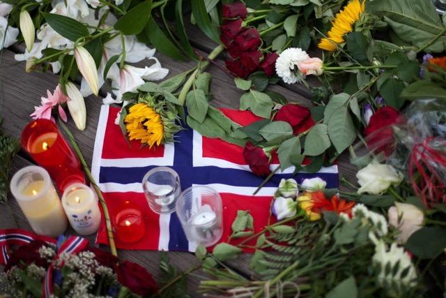Fotos: Norwegen gedenkt der Attentatsopfer