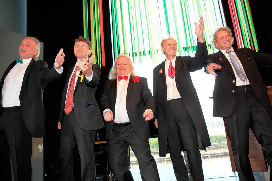Der A-cappella-Chor „Öl des Südens“ aus Freiburg unter anderem mit dem Zungenbrecher "Trinidad" („wenn wir den Text weglassen, geht die Musik schneller...."). (Foto: Dagmar Barber) Der A-cappella-Chor „Öl des Südens“ aus Freiburg unter anderem mit dem Zungenbrecher "Trinidad" („wenn wir den Text weglassen, geht die Musik schneller...."). (Foto: Dagmar Barber)