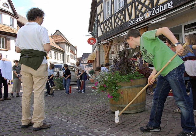 Nicht als Straenkehrer, sondern als P...siums gestern in der Stadt unterwegs.   | Foto: Erika Sieberts