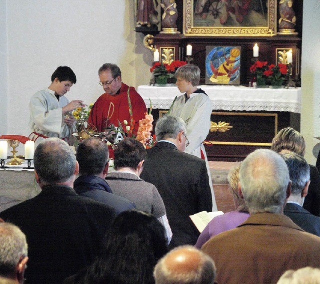 Auf volle Bankreihen konnte Pfarrer Ja...bilum der Kirche in Wilfingen blicken  | Foto: Karin Stckl-Steinebrunner