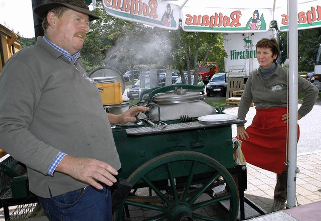 Auch eine echte Gulaschkanone kam in N...ried Uhlmann, der Chef der Feldkche.   | Foto: Brigitte Chymo