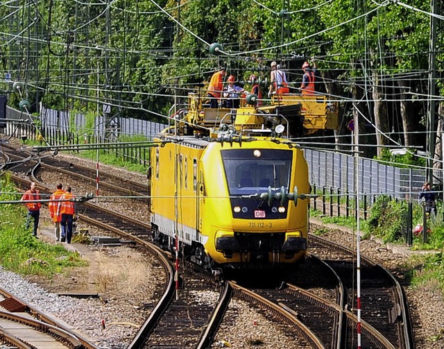 Whren der Reparaturen am Freiburger H...t dem Schienenersatzverkehr begngen.   | Foto: Thomas Kunz