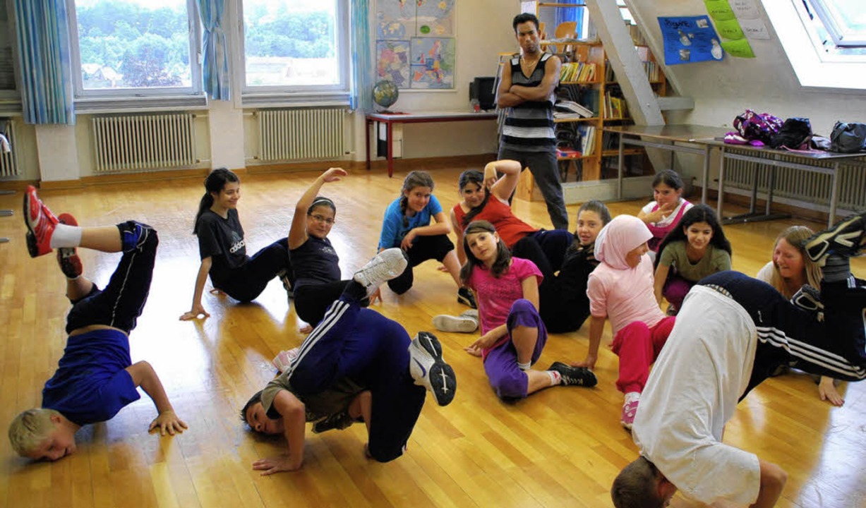 Lernen vom Besten: Mit  Ersen Shalijan...in Europameister  den Breakdance-Kurs.  | Foto: Edgar Steinfelder