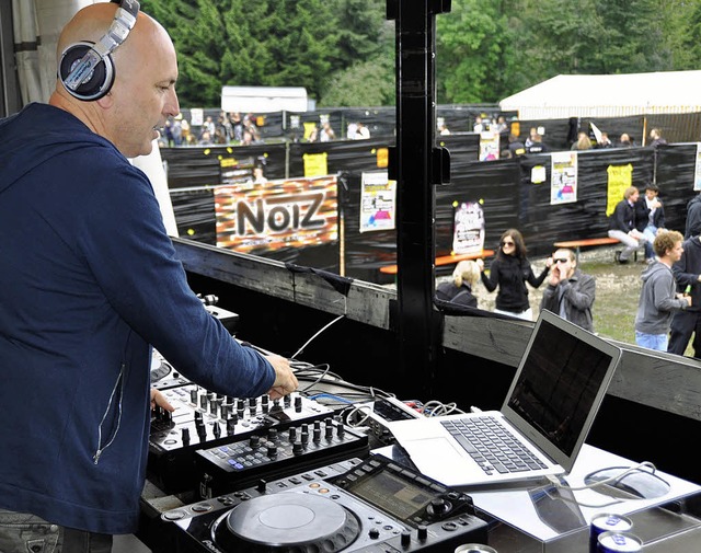 Kult-DJ Stefano Noferini war extra aus...rter Techno-Beats richtig einzuheizen.  | Foto: Kirsten Lux