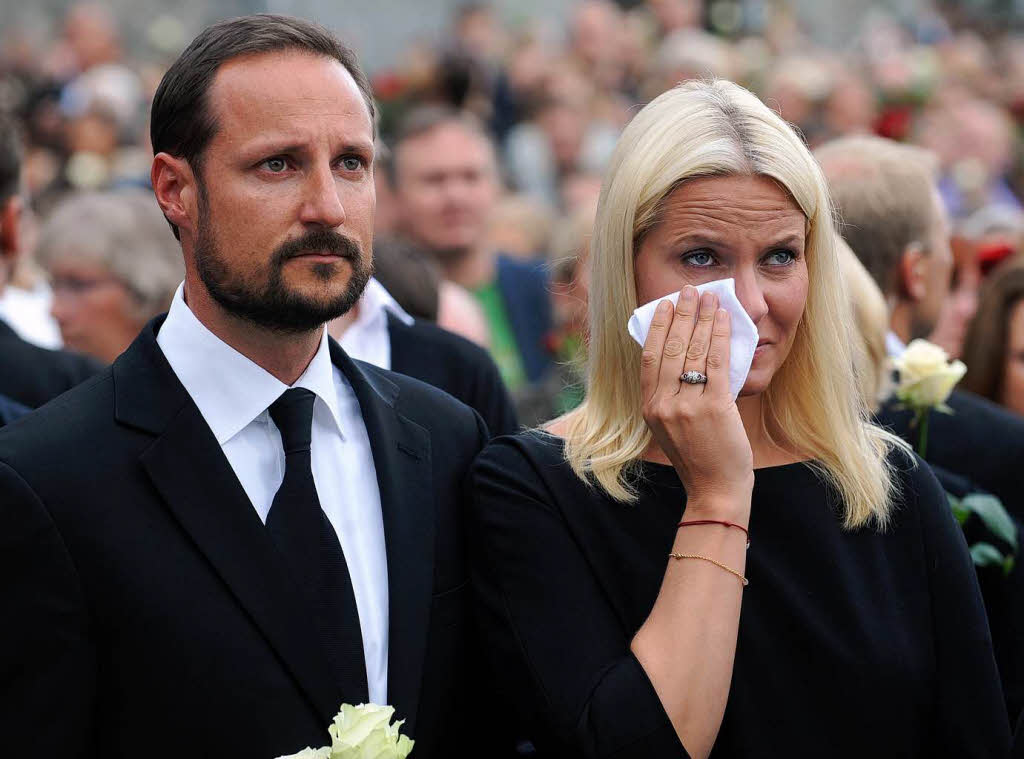 Kronprin Haakon und Mette-Marit bei der Trauerfeier am Montagabend in Oslo