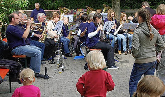 Der Musikverein sorgte beim Sommerfest des Kindergartens fr Unterhaltung.  | Foto: Marion Domann