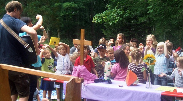 Auch ein Gottesdienst gehrte zum Kindergartenfest.   | Foto: R.-D. Kanmacher